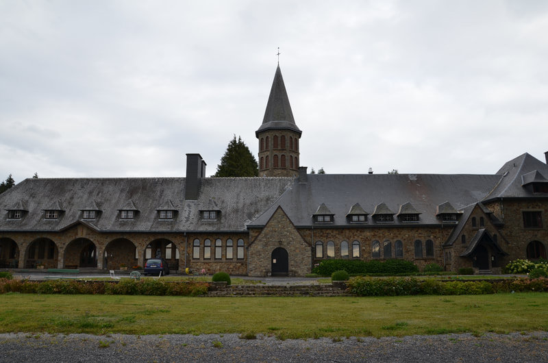 Klasztor pod wezwaniem Matki Boskiej z Hurtebise w pobliżu miasteczka Saint-Hubert w Belgii.  
