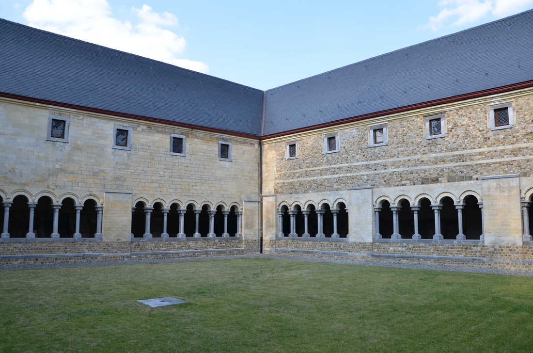 Romański klasztor w Tongeren, Belgia.