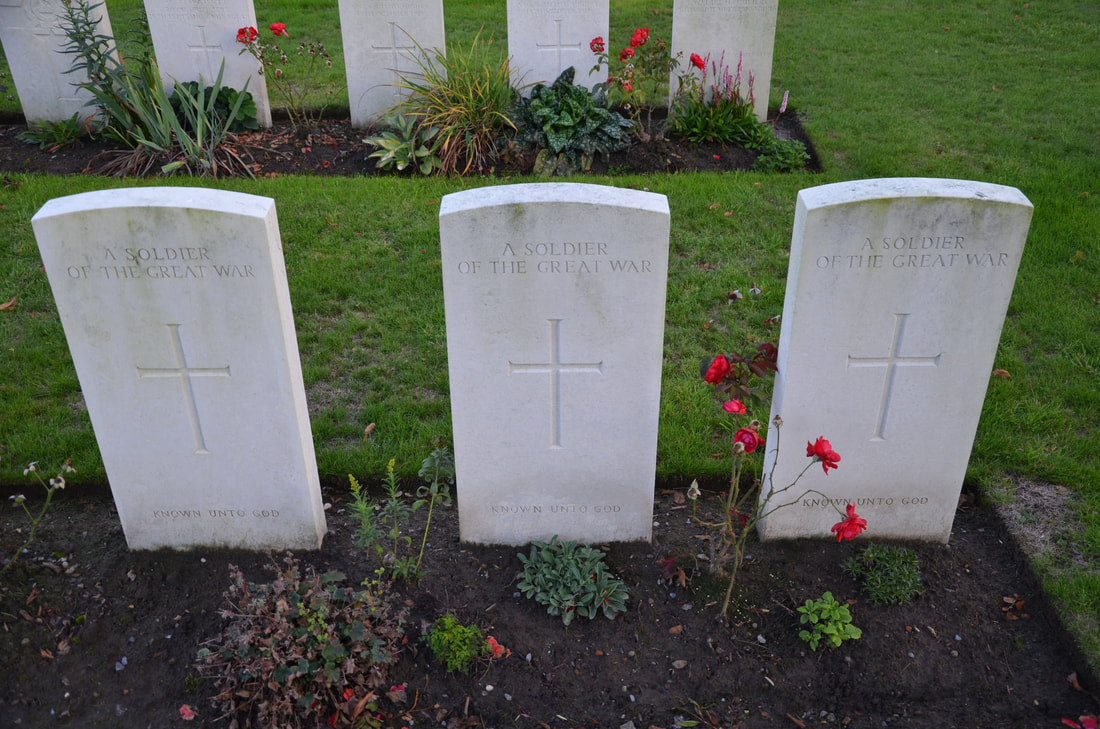 Graven op de oorlogsbegraafplaats van Ieper, België.