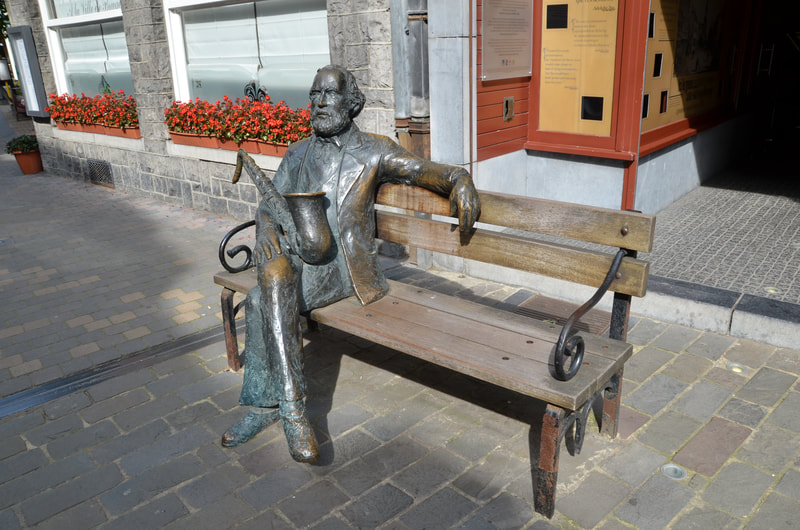 Adolf Sax-standbeeld in Dinant. België. 