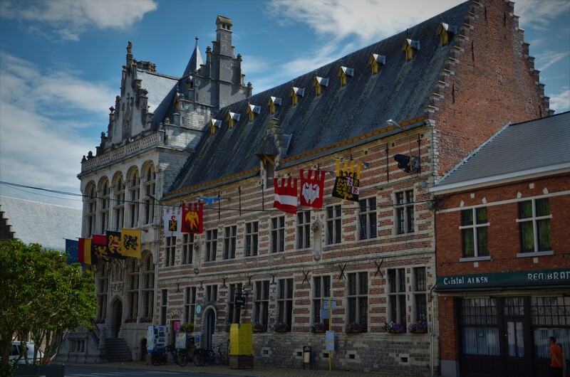 Stadhuis en lakenhal in Zoutleeuw in België. 